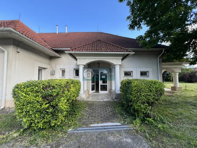 Eladó ház Nyékládháza 260 nm