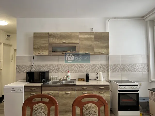 Eladó lakás Kazincbarcika, Építők útja 54 nm