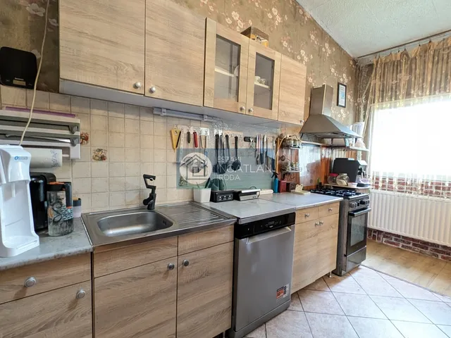 Eladó ház Kazincbarcika, Diófasor út 90 nm