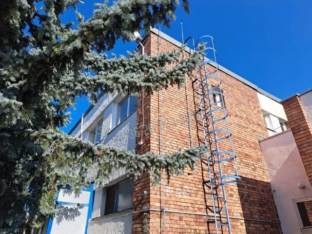 Kiadó kereskedelmi és ipari ingatlan Budapest XV. kerület, Újpalota 196 nm