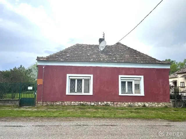 Eladó ház Pápateszér 90 nm