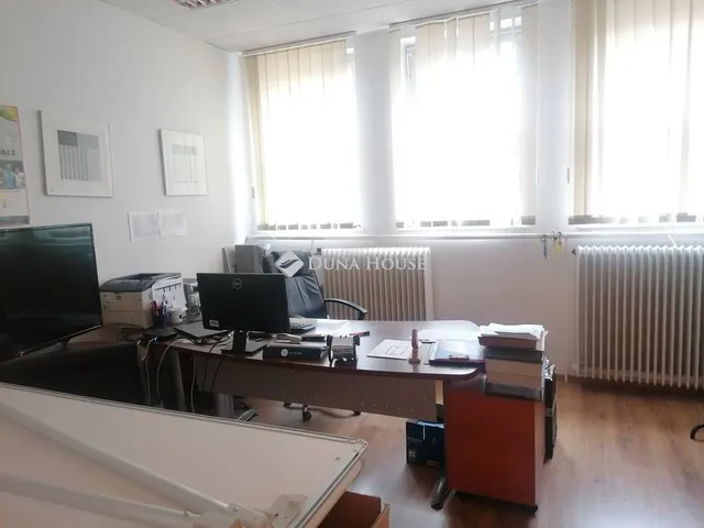 Eladó kereskedelmi és ipari ingatlan Budapest III. kerület 9080 nm