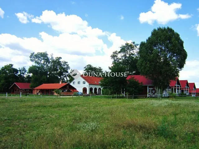 Eladó kereskedelmi és ipari ingatlan Újlengyel 2000 nm