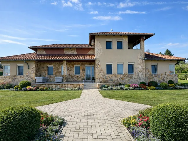 Eladó ház Alsópáhok 285 nm