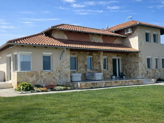 Eladó ház Alsópáhok 285 nm