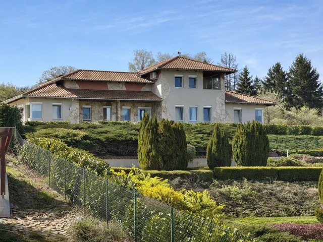 Eladó ház Alsópáhok 285 nm