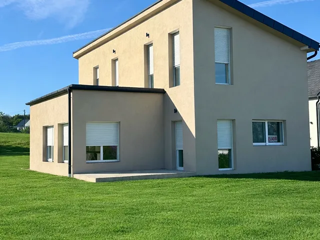 Eladó ház Alsópáhok 268 nm