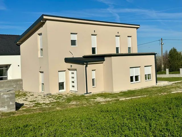 Eladó ház Alsópáhok 268 nm