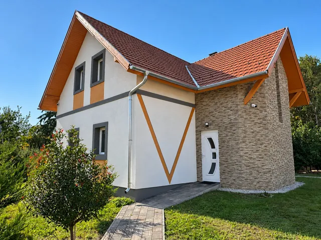 Eladó ház Gyenesdiás, Alsógyenes 150 nm