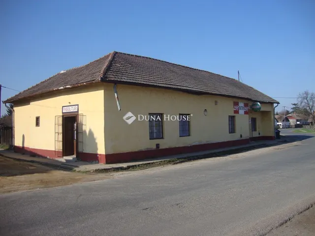 Eladó kereskedelmi és ipari ingatlan Tiszaderzs 210 nm