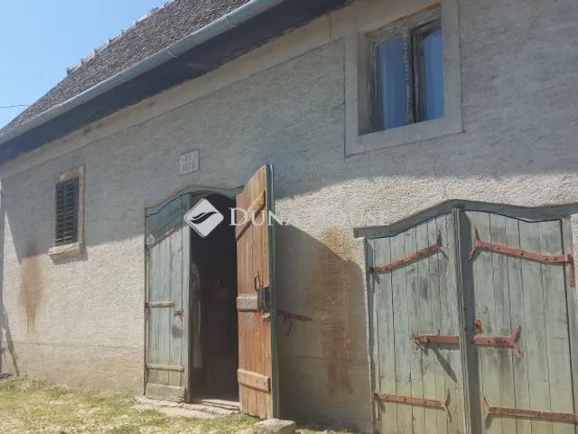 Eladó mezőgazdasági ingatlan Etyek 66 nm