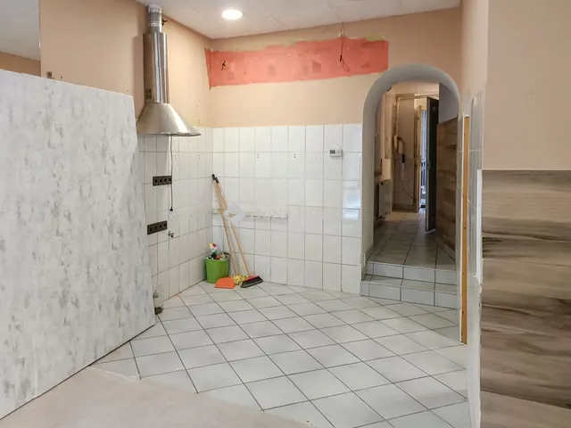 Kiadó kereskedelmi és ipari ingatlan Budapest VI. kerület 29 nm