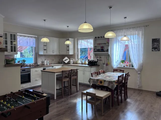 Eladó ház Erdőkertes, Kazinczy utca 120 nm