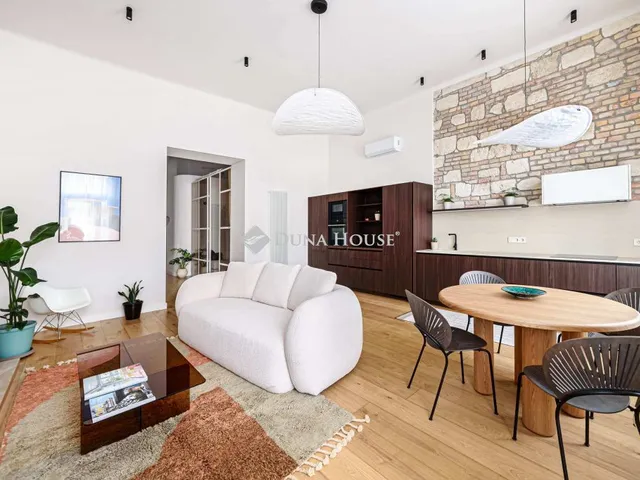 Eladó lakás Budapest V. kerület, Október 6. utca 69 nm