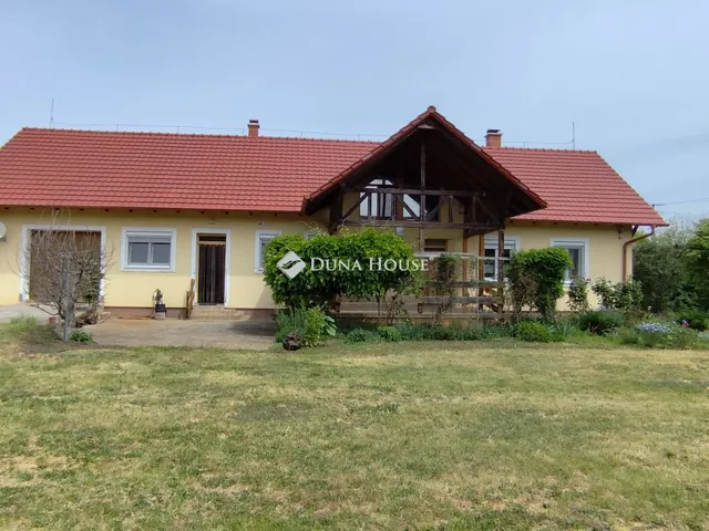 Eladó ház Tiszafüred, Kakukk utca 199 nm