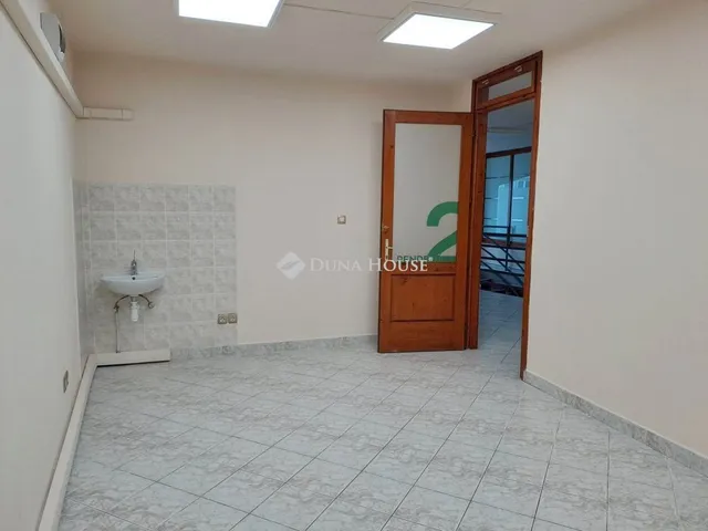 Kiadó kereskedelmi és ipari ingatlan Kaposvár 14 nm