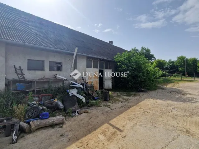 Eladó kereskedelmi és ipari ingatlan Mernye 412 nm