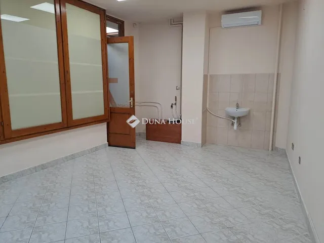 Kiadó kereskedelmi és ipari ingatlan Kaposvár 21 nm