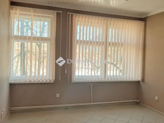 Eladó kereskedelmi és ipari ingatlan Kaposvár 21 nm