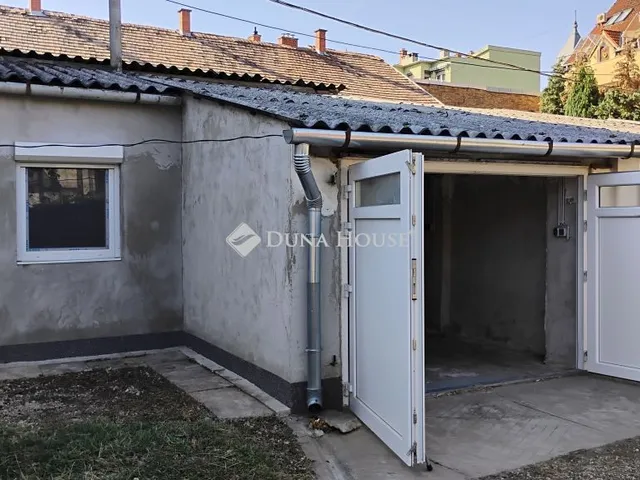 Eladó kereskedelmi és ipari ingatlan Kaposvár, Fő utca 18 nm