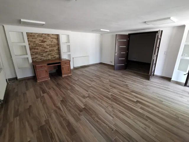Kiadó kereskedelmi és ipari ingatlan Kecskemét 400 nm