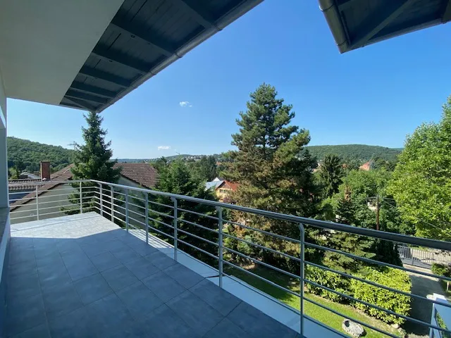 Eladó ház Budapest II. kerület, Máriaremete, Kokárda u. 200 nm