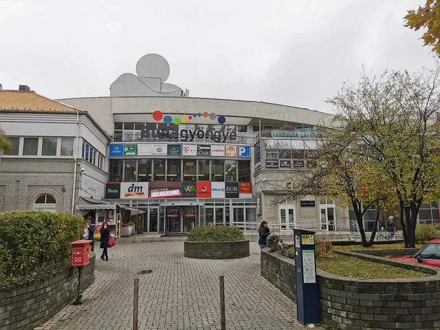 Eladó kereskedelmi és ipari ingatlan Budapest II. kerület, Pasarét, Pázist u. 2. 52 nm