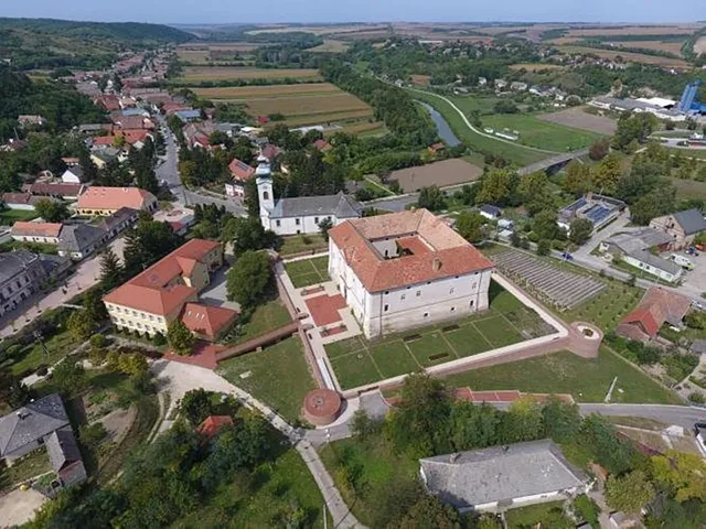 Eladó telek Ozora, Várhegy u. 1991 nm