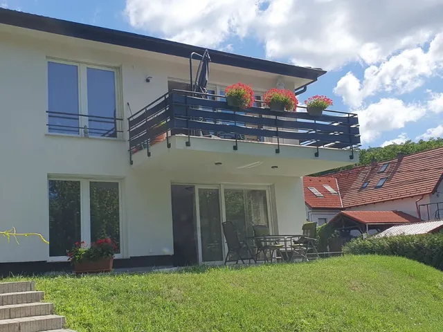 Eladó ház Remeteszőlős 280 nm