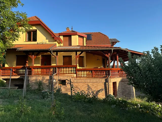 Kiadó ház Budapest II. kerület, Máriaremete 250 nm