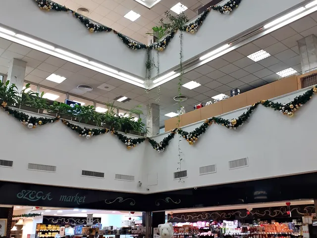 Eladó kereskedelmi és ipari ingatlan Budapest II. kerület, Pasarét, Pázsit u. 20 nm