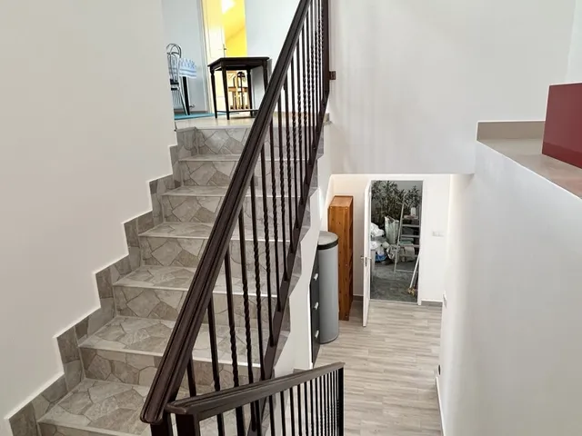 Eladó ház Remeteszőlős, Központ 208 nm