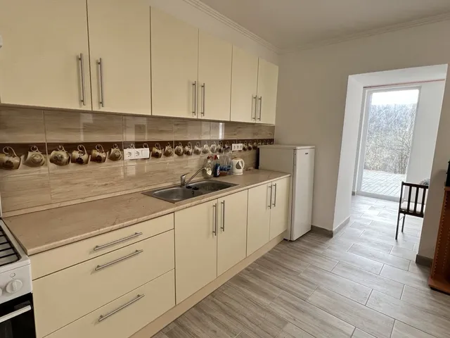 Eladó ház Remeteszőlős, Központ 208 nm