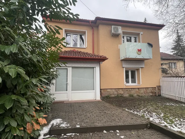 Kiadó kereskedelmi és ipari ingatlan Budapest II. kerület, Hársakalja 70 nm