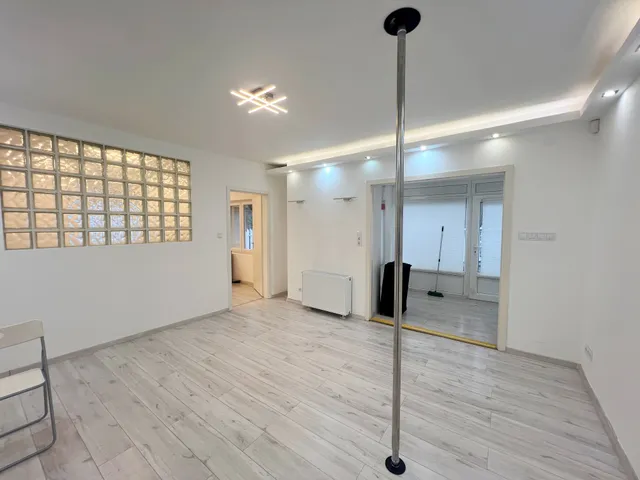 Kiadó kereskedelmi és ipari ingatlan Budapest II. kerület, Hársakalja, Hidegkúti 70 nm