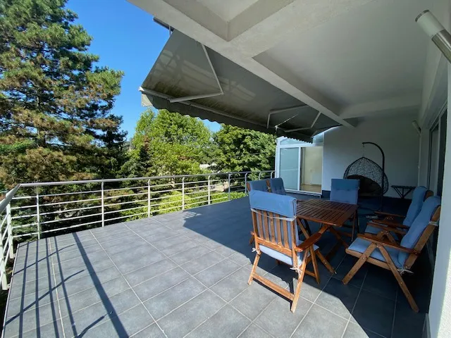 Eladó ház Budapest II. kerület, Máriaremete 200 nm