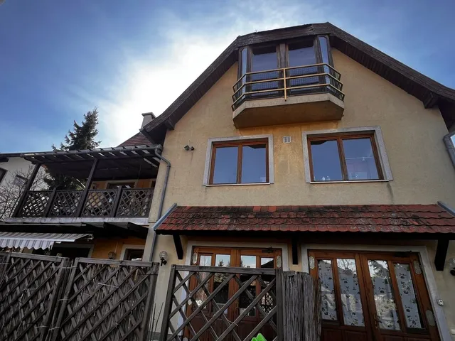 Kiadó ház Budapest II. kerület, Széphalom 210 nm