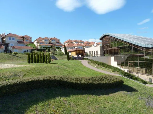 Eladó kereskedelmi és ipari ingatlan Dunaszentmiklós 4050 nm