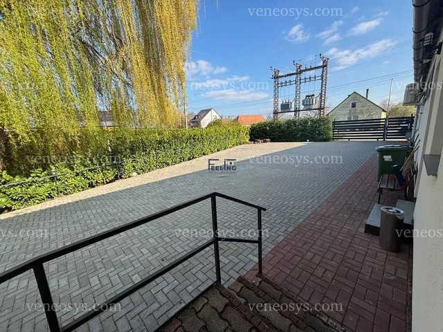 Eladó kereskedelmi és ipari ingatlan Kocs 284 nm