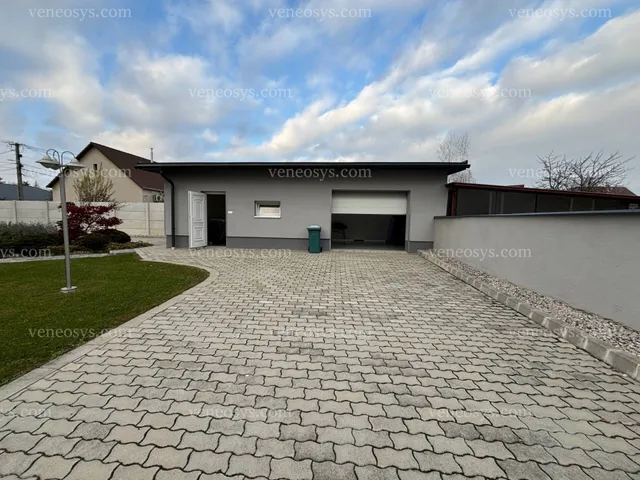 Kiadó ház Komárom 140 nm