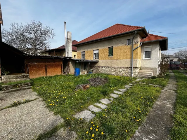 Eladó ház Komárom 100 nm
