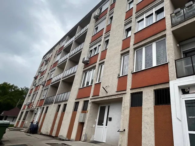 Eladó lakás Oroszlány 54 nm