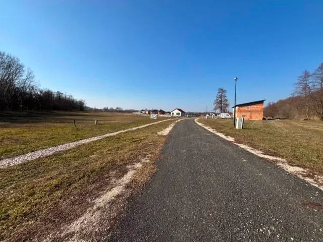 Eladó telek Környe 1969 nm