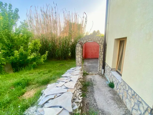 Eladó ház Komárom 280 nm