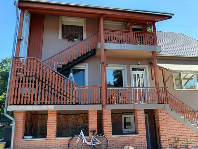 Eladó ház Bana 220 nm