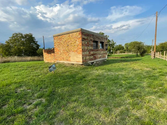 Eladó mezőgazdasági ingatlan Tata 1949 nm