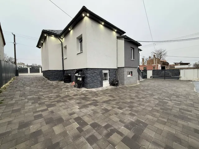 Eladó ház Tokodaltáró 220 nm