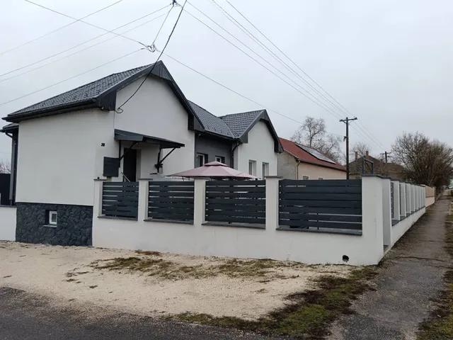 Eladó ház Tokodaltáró 220 nm