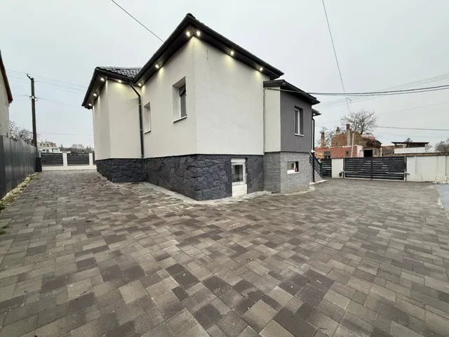 Eladó ház Tokodaltáró 220 nm