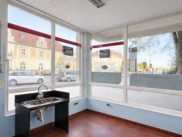 Eladó kereskedelmi és ipari ingatlan Tata 26 nm